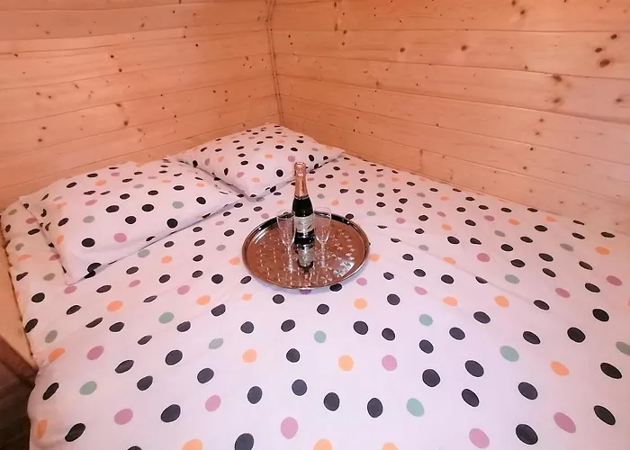 Luxury tent La Gare De Lurey Conflans Et Hebergements Insolites En Champagne